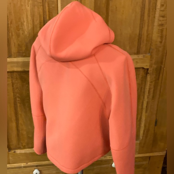 Lululemon Airwrap hoodie - Picture 7 of 13